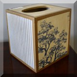 D90. Decorative tissue box.